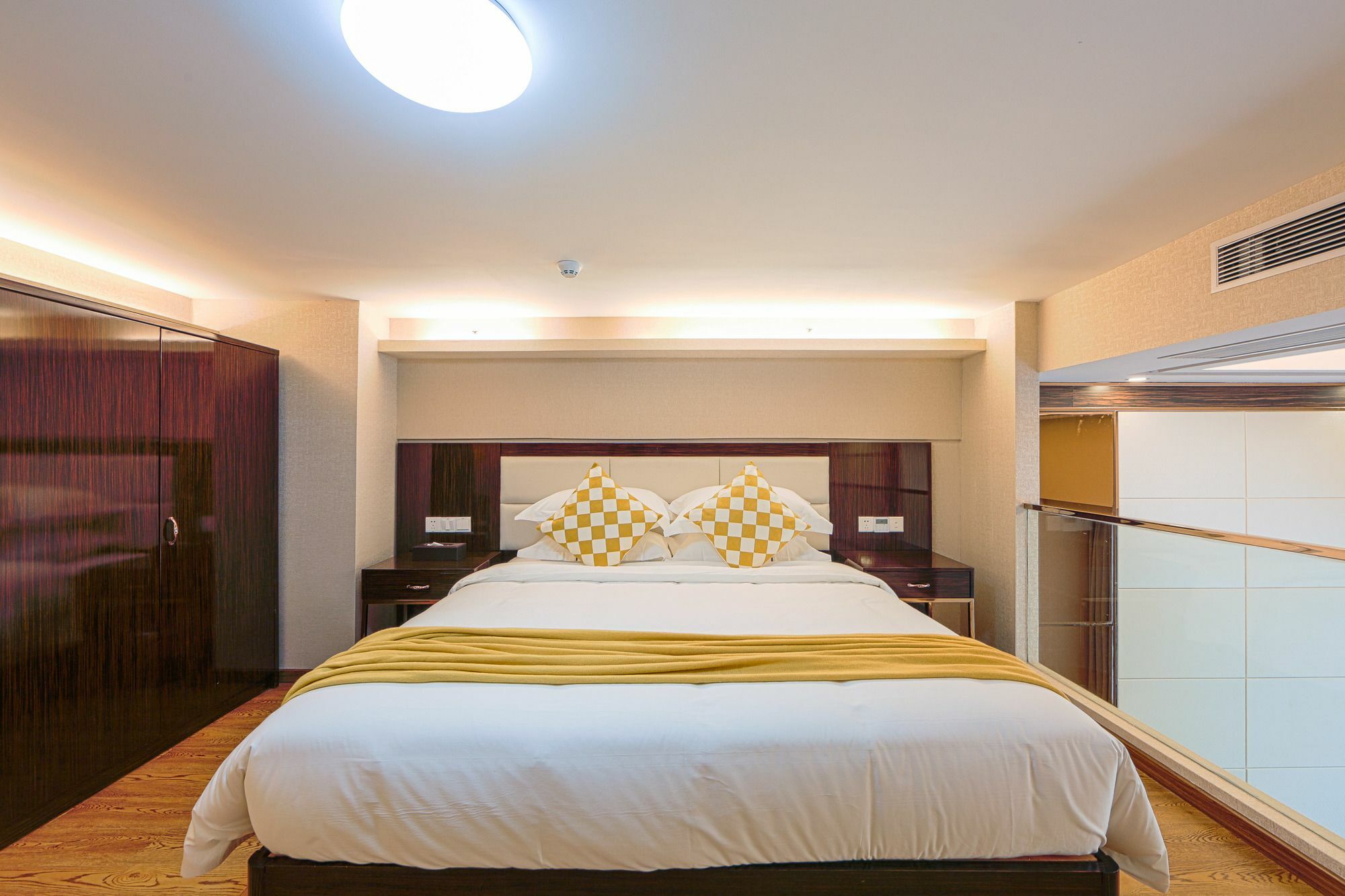Waifiden Duplex Hotel Apartment Zhongyong Jinyu Branch-Free Shuttle Bus During The Canton Fair Exteriör bild